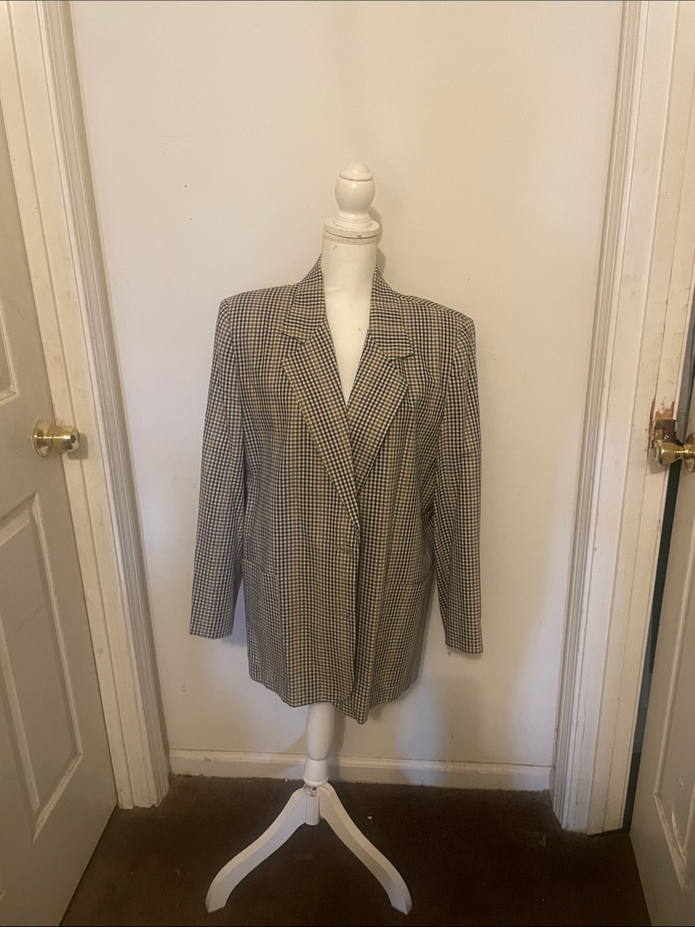 Tan Color jacket nice - Picture 2 of 11